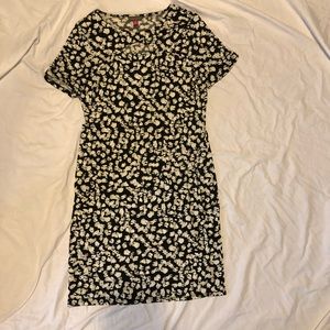 Vince Camuto Dress with cutout. Size M.